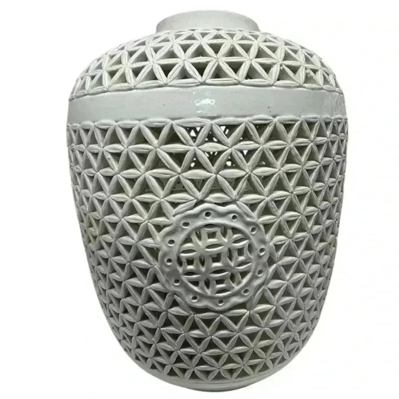 Pair of white majolica perforated Chinese Reticulated Porcelain Ceramic Vases - Picture 6 of 16